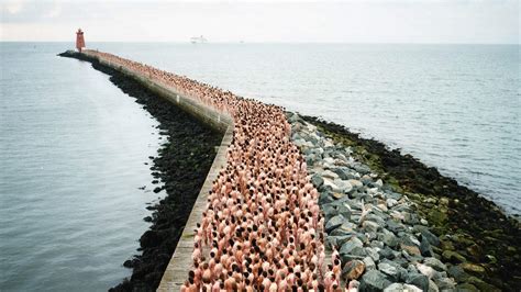 naked wome|The Naked World of Spencer Tunick